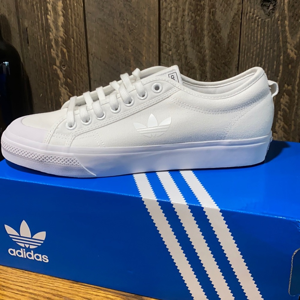 New with tags unisex adidas men’s 12/women’s 11
